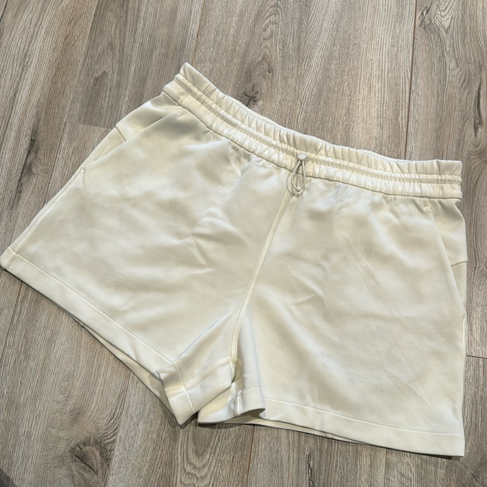 Lululemon softstreme shorts high rise 4”
